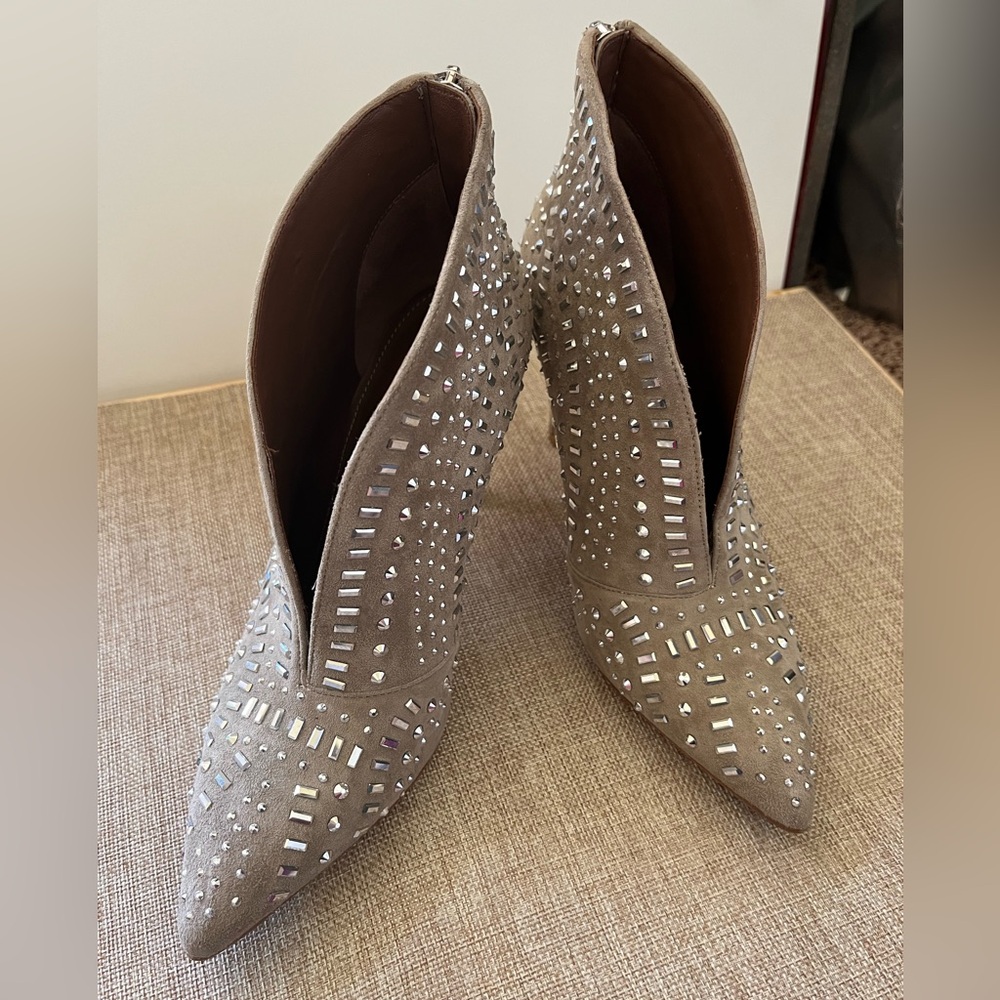 Donald J. Pliner Women's Studded Tan Heels - Picture 3 of 11